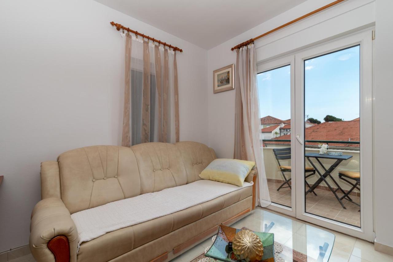 Апартаменты Apartman Dildo Трогир Экстерьер фото