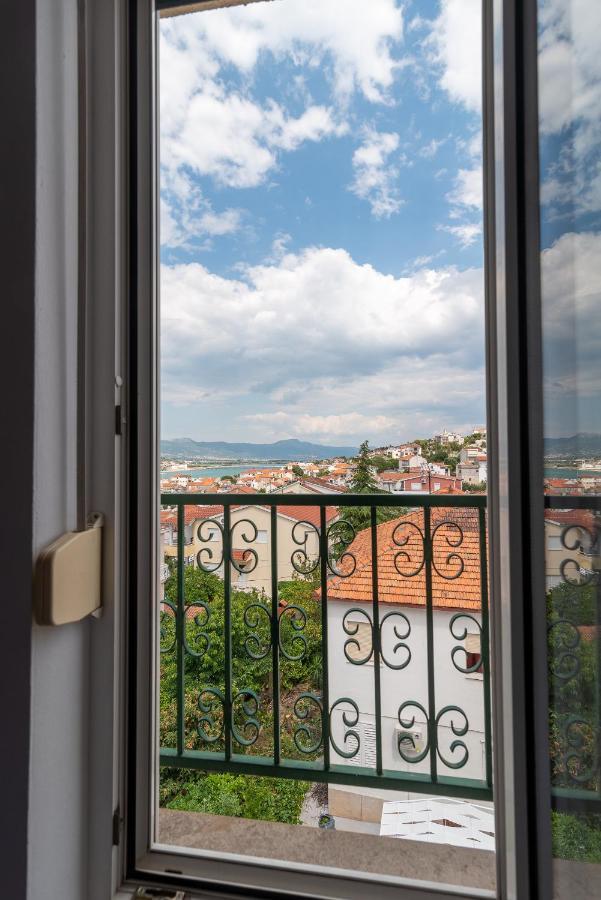 Апартаменты Apartman Dildo Трогир Экстерьер фото